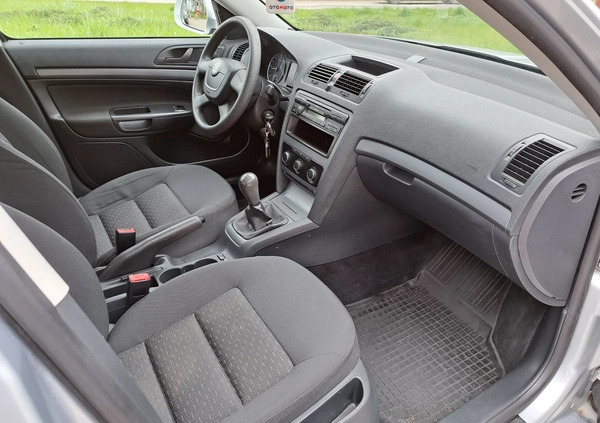 Skoda Octavia cena 22900 przebieg: 257000, rok produkcji 2011 z Szydłowiec małe 407